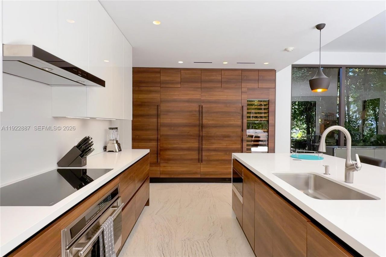 7501 Coquina Dr, North Bay Village, FL 33141 Photo