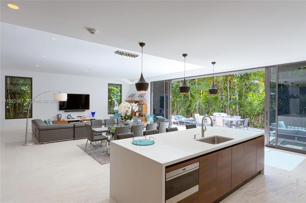 7501 Coquina Dr, North Bay Village, FL 33141 Photo