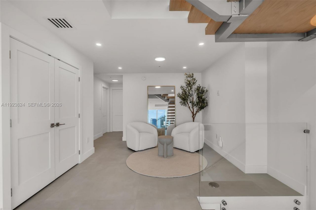 92 SW 3rd St, Unit 5204, Miami, FL 33130 Photo