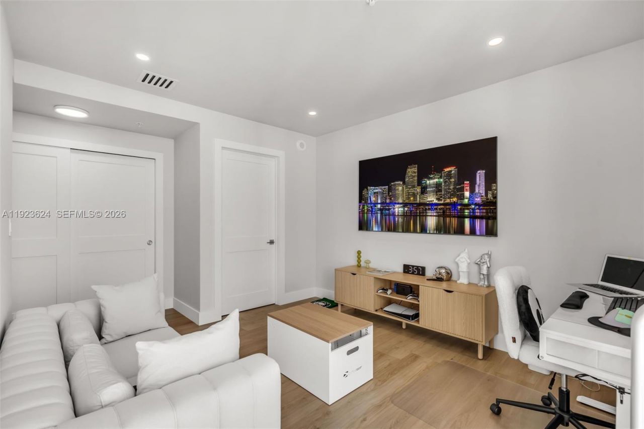 92 SW 3rd St, Unit 5204, Miami, FL 33130 Photo