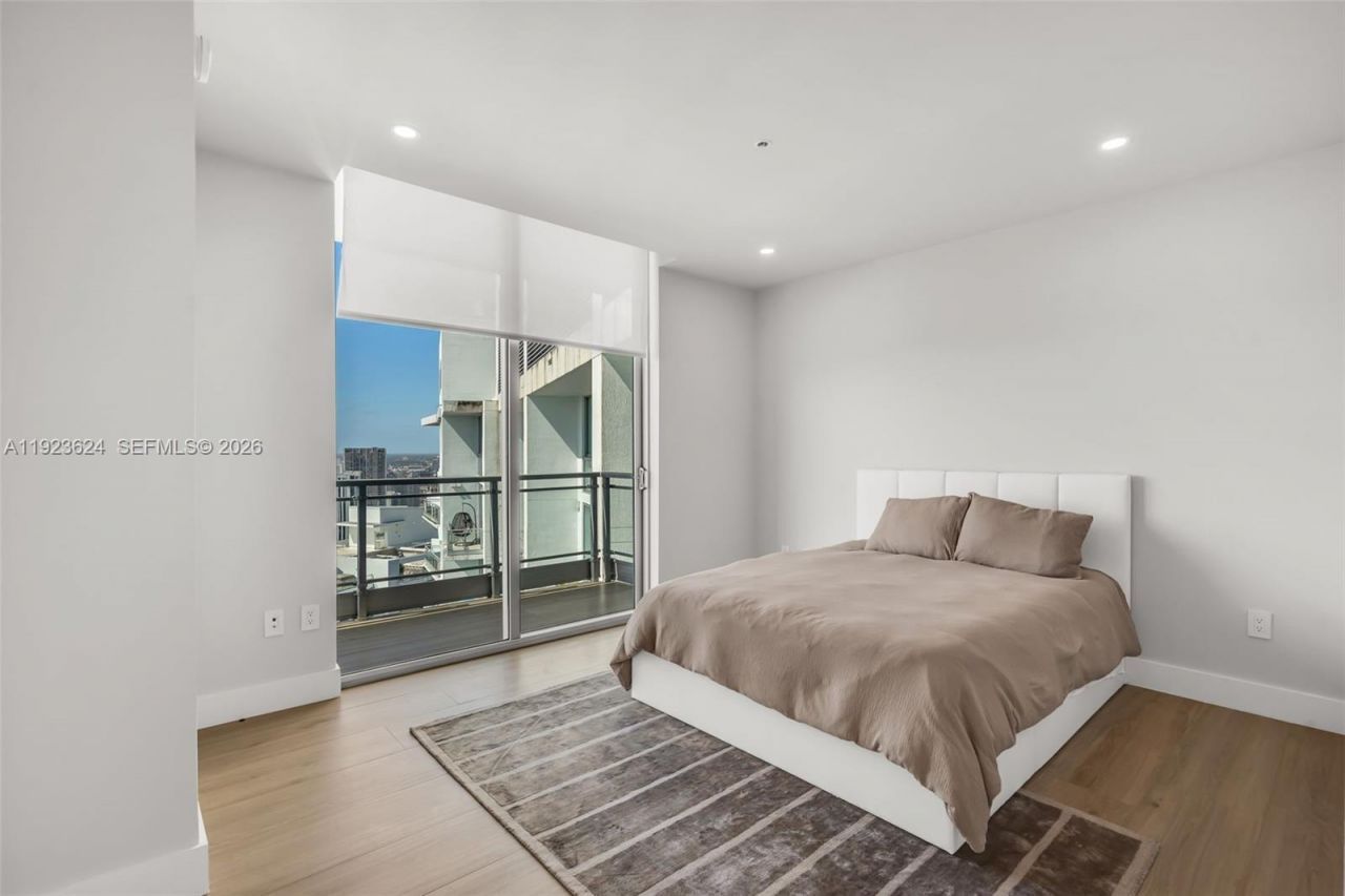 92 SW 3rd St, Unit 5204, Miami, FL 33130 Photo