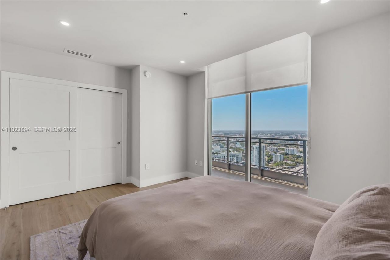 92 SW 3rd St, Unit 5204, Miami, FL 33130 Photo