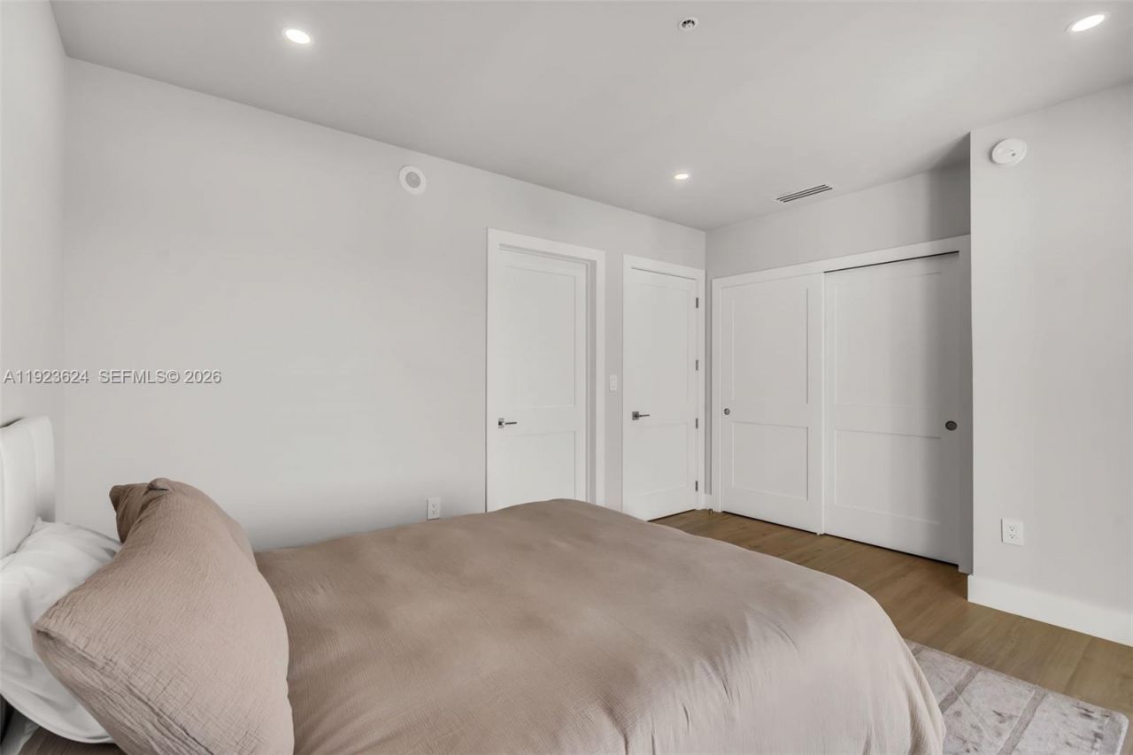 92 SW 3rd St, Unit 5204, Miami, FL 33130 Photo