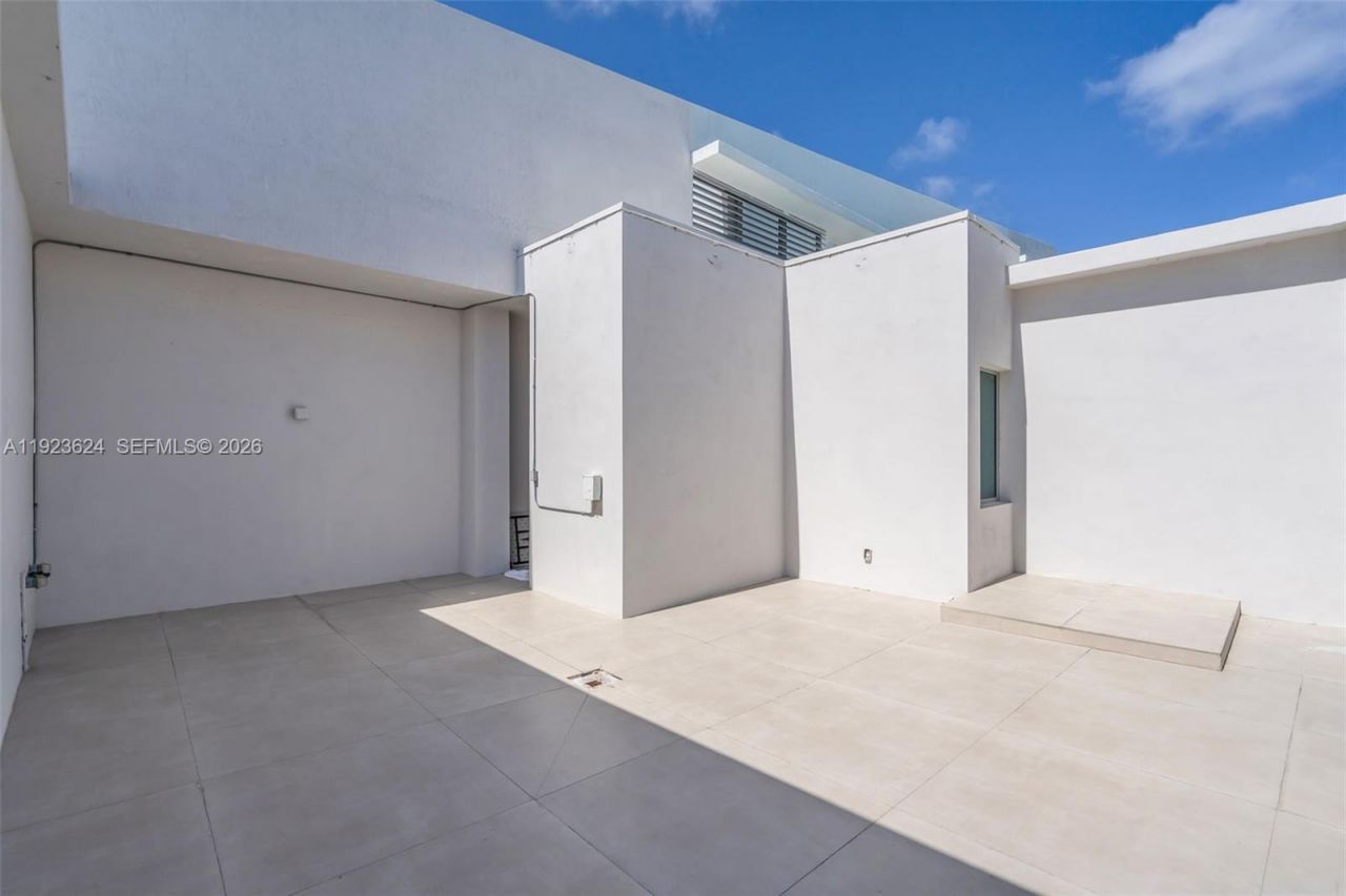 92 SW 3rd St, Unit 5204, Miami, FL 33130 Photo