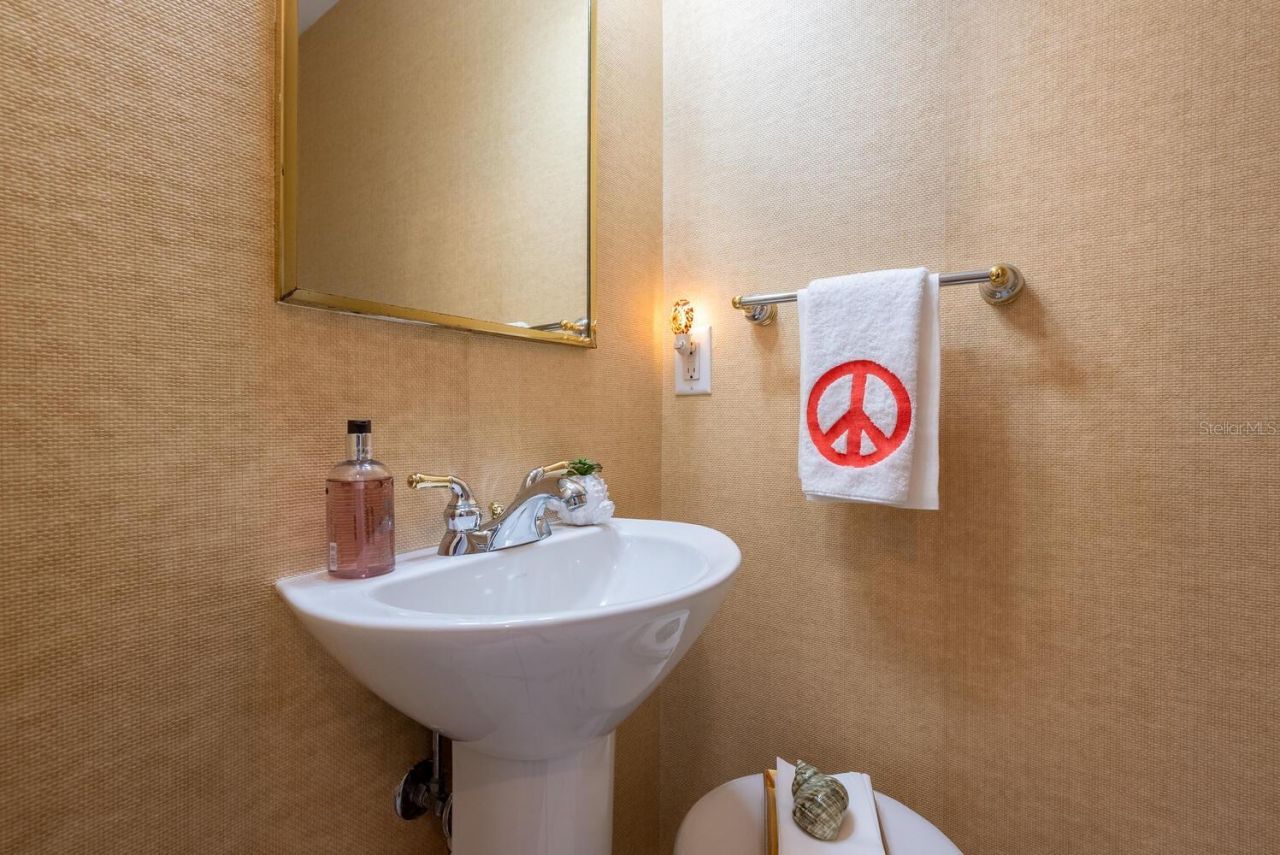 1542 Gulfview Drive, Sarasota, FL 34236 Photo