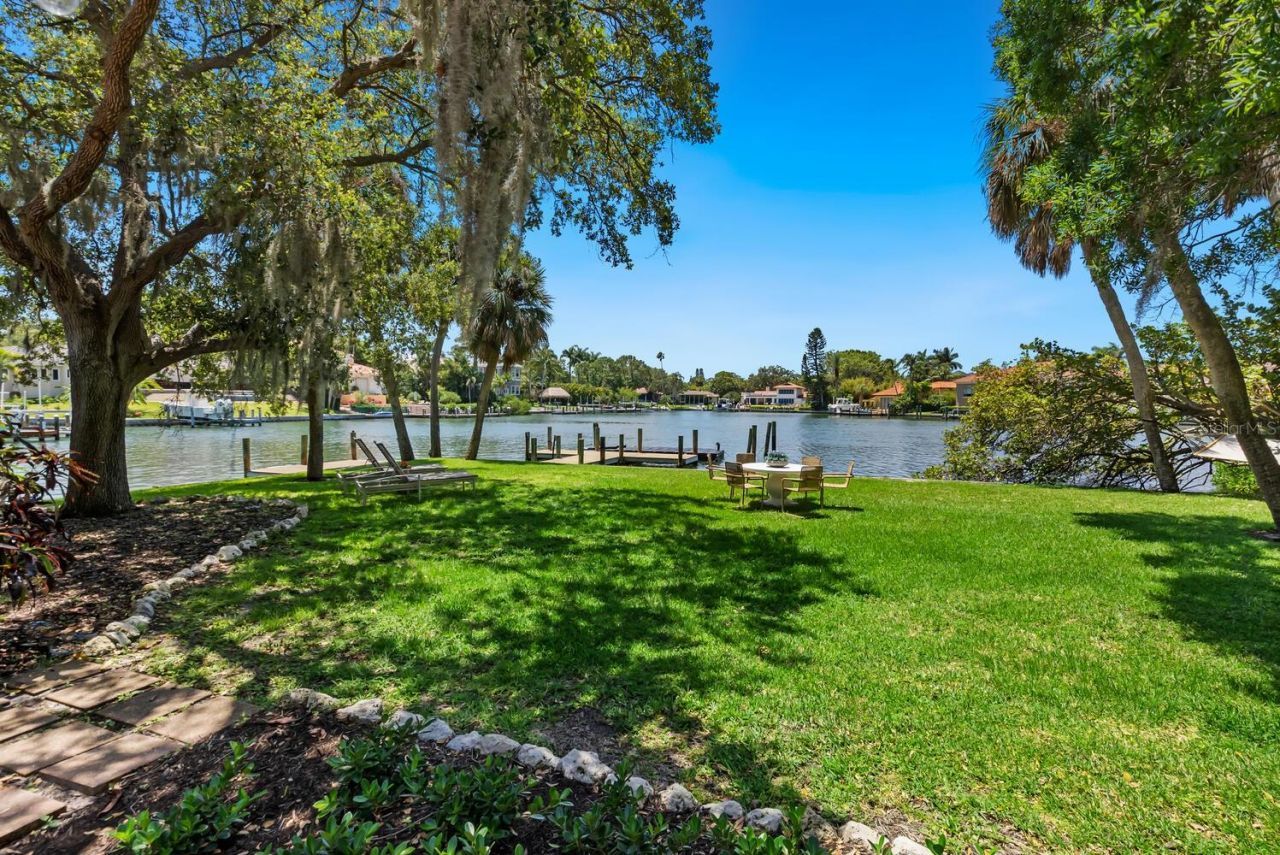 1542 Gulfview Drive, Sarasota, FL 34236 Photo