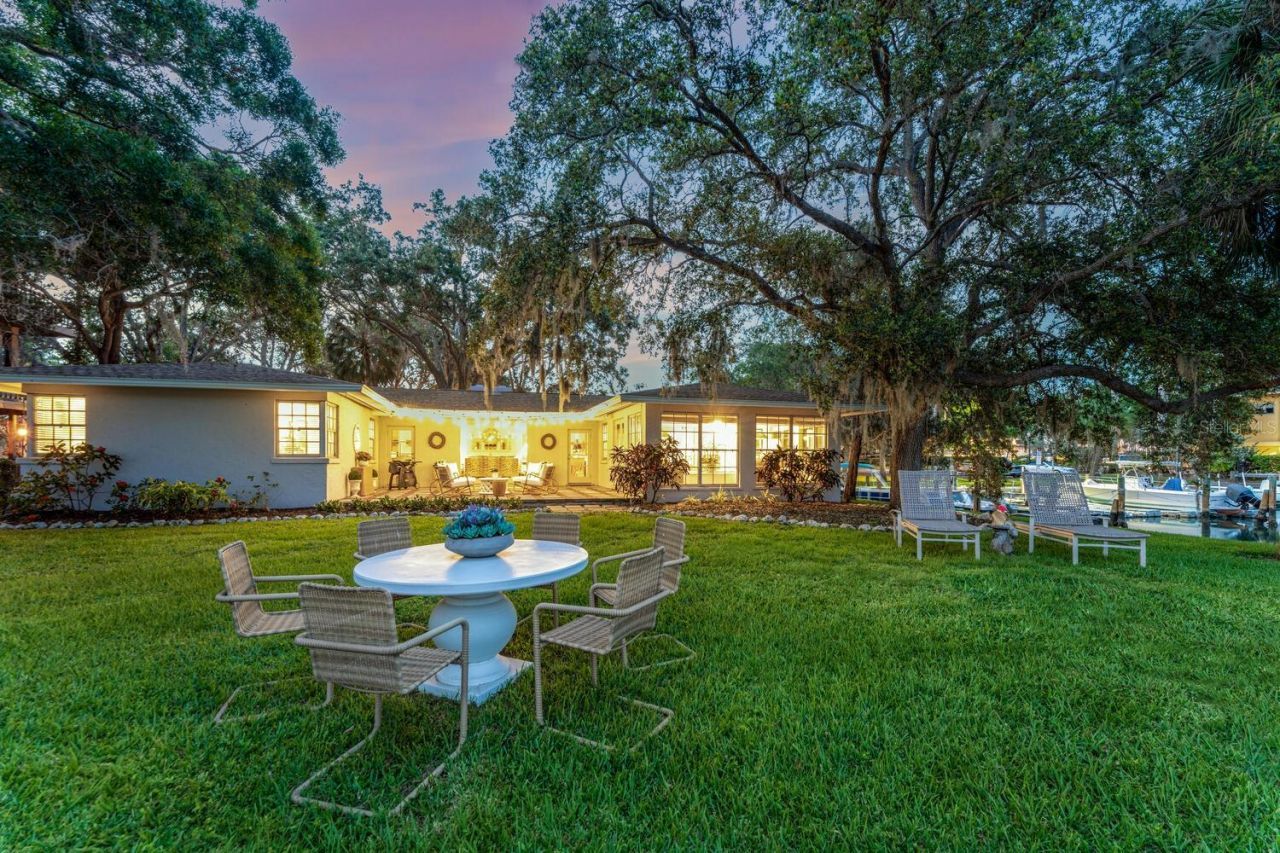 1542 Gulfview Drive, Sarasota, FL 34236 Photo