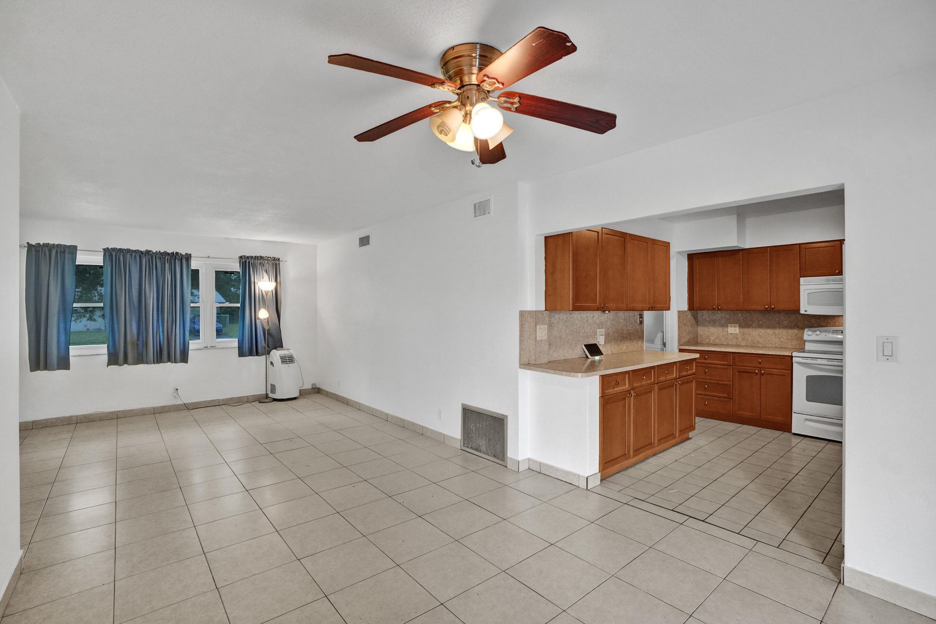 731 SW 71st Terrace, Pembroke Pines, FL 33023 Photo