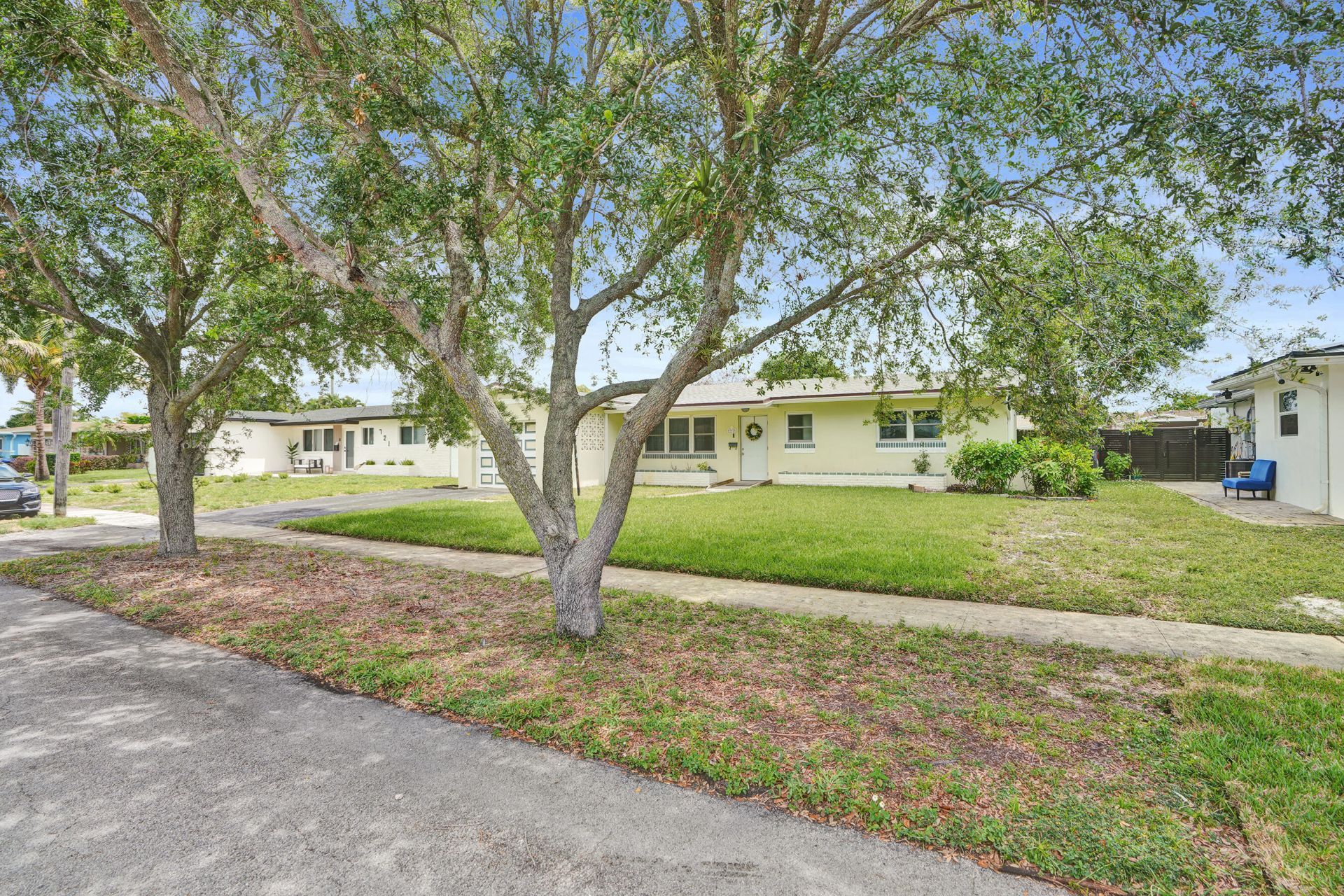 731 SW 71st Terrace, Pembroke Pines, FL 33023 Photo