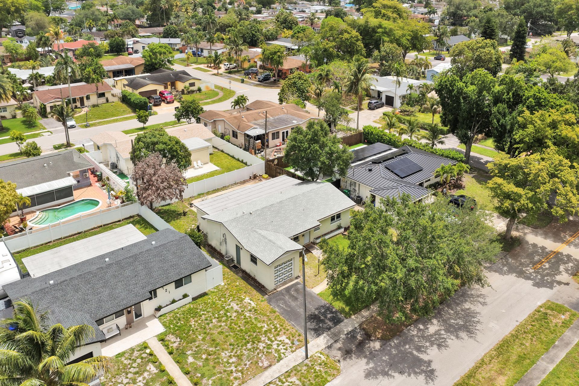 731 SW 71st Terrace, Pembroke Pines, FL 33023 Photo