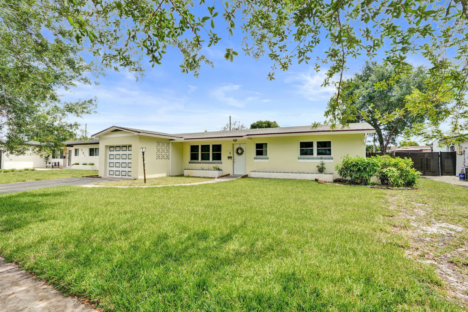 731 SW 71st Terrace, Pembroke Pines, FL 33023 Photo
