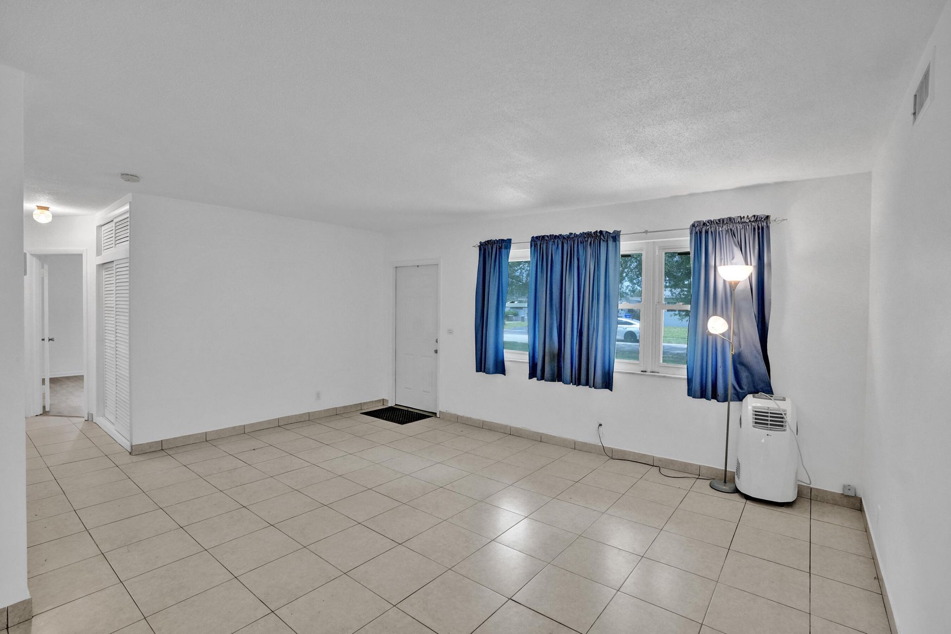 731 SW 71st Terrace, Pembroke Pines, FL 33023 Photo