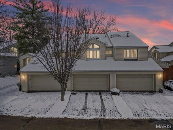 1872 Ridgeview Circle Drive, Ballwin, MO 63021