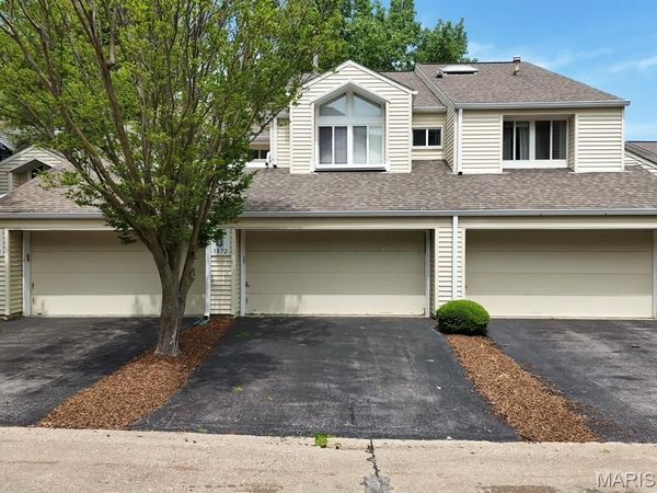 1872 Ridgeview Circle Drive, Ballwin, MO 63021