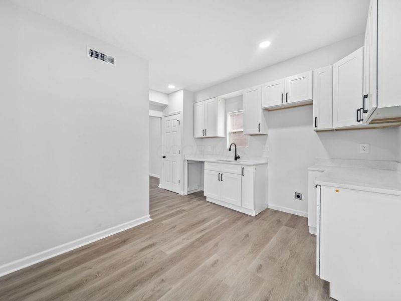 2841 E 10th Avenue, Columbus, OH 43219 Photo 12