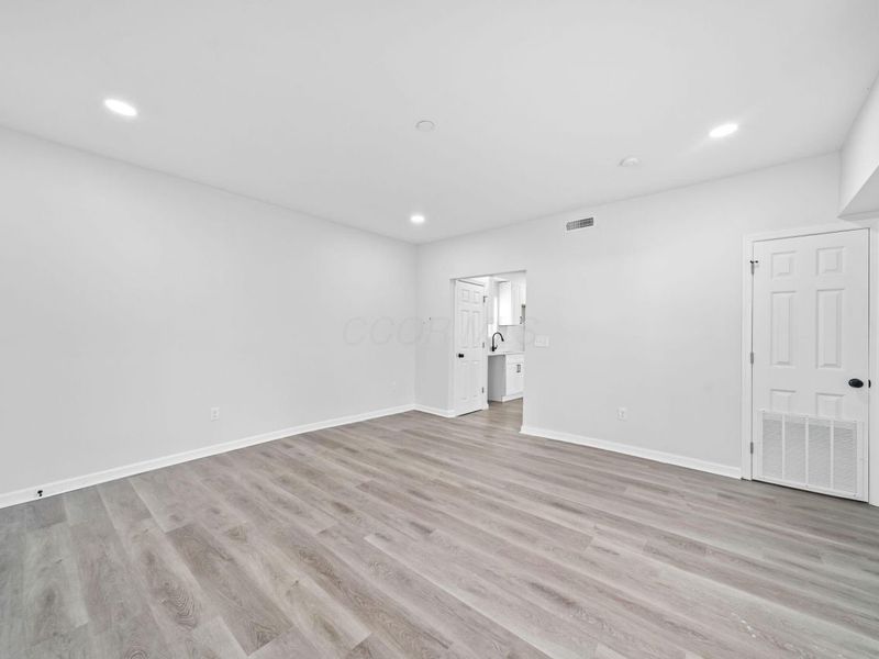 2841 E 10th Avenue, Columbus, OH 43219 Photo 2