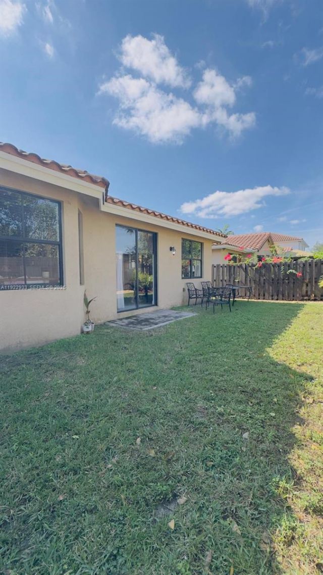 10131 NW 10th St, Miami, FL 33172 Photo