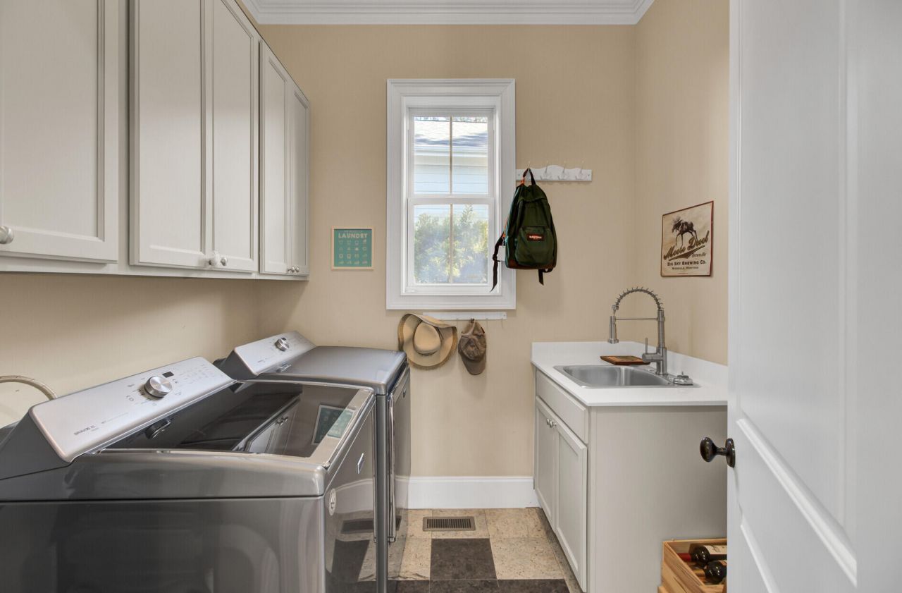 368 Evian Way Photo 17