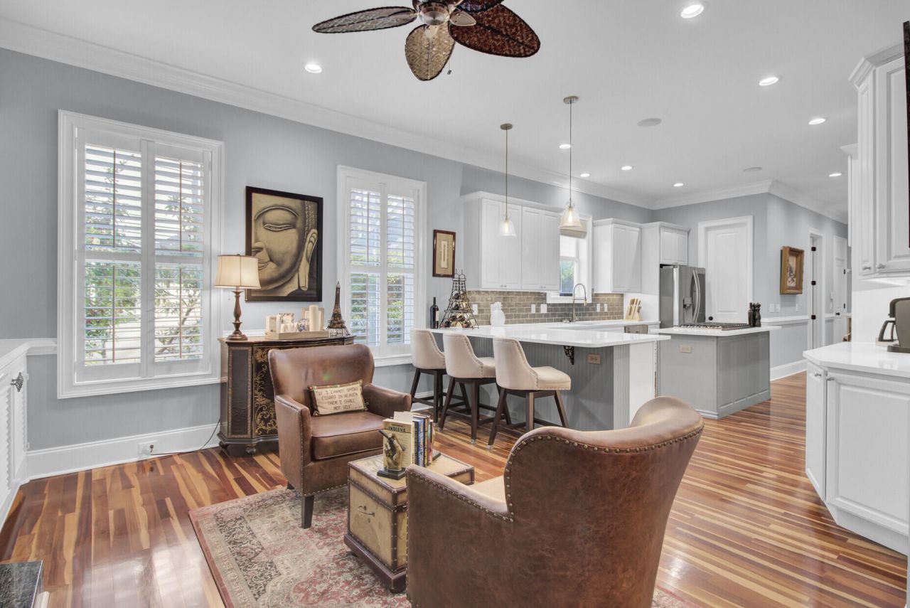 368 Evian Way Photo 23