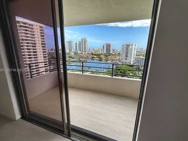 600 Three Islands Blvd, Unit 1520, Hallandale Beach, FL 33009