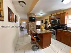 821 W 39 Pl, Hialeah, FL 33012 Photo