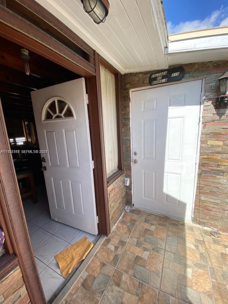 821 W 39 Pl, Hialeah, FL 33012 Photo