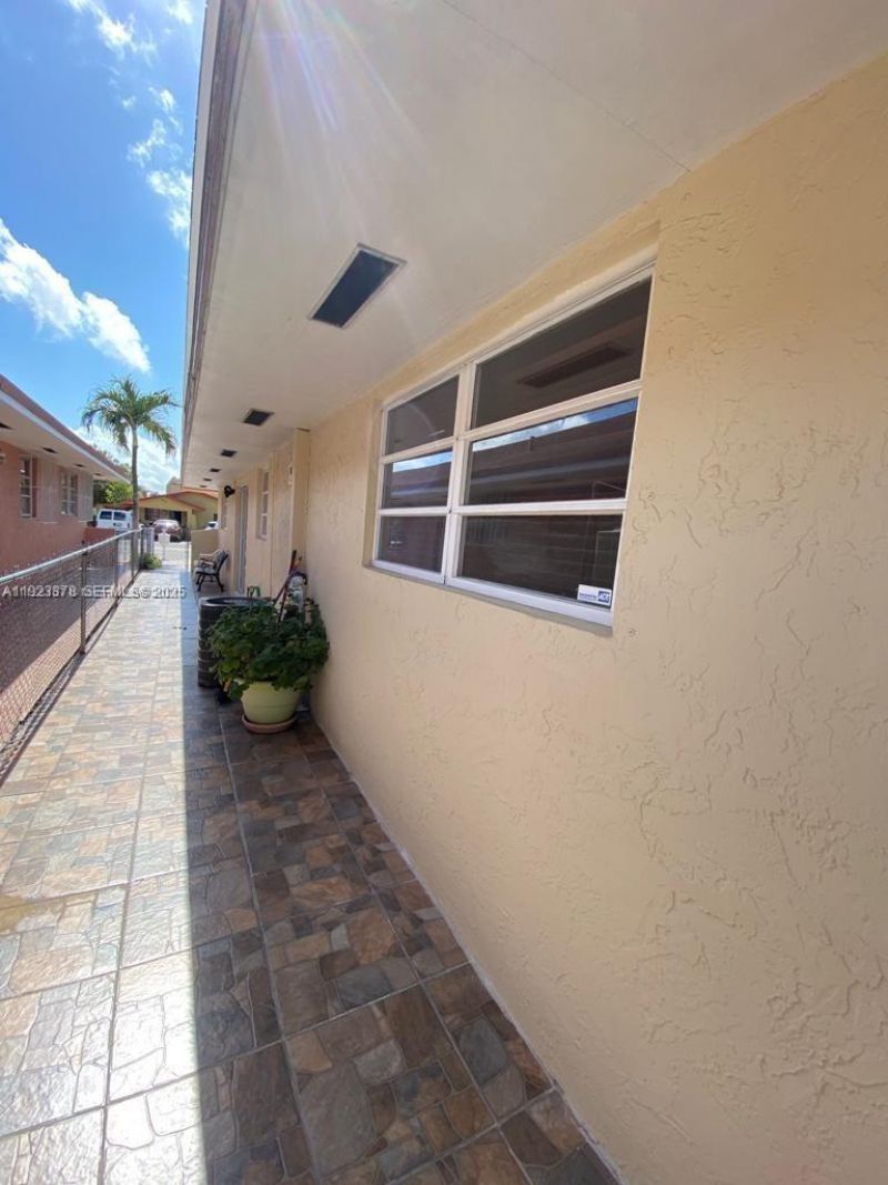 821 W 39 Pl, Hialeah, FL 33012 Photo