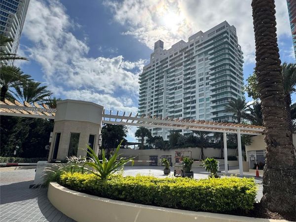 400 S Pointe Dr, Unit 1610, Miami Beach, FL 33139