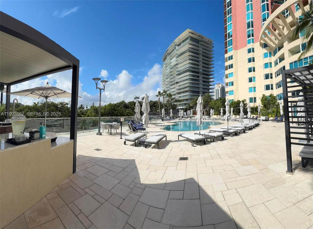 400 S Pointe Dr, Unit 1610, Miami Beach, FL 33139 Photo