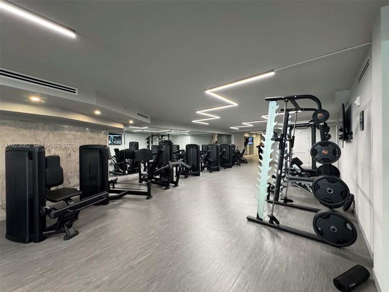 400 S Pointe Dr, Unit 1610, Miami Beach, FL 33139 Photo