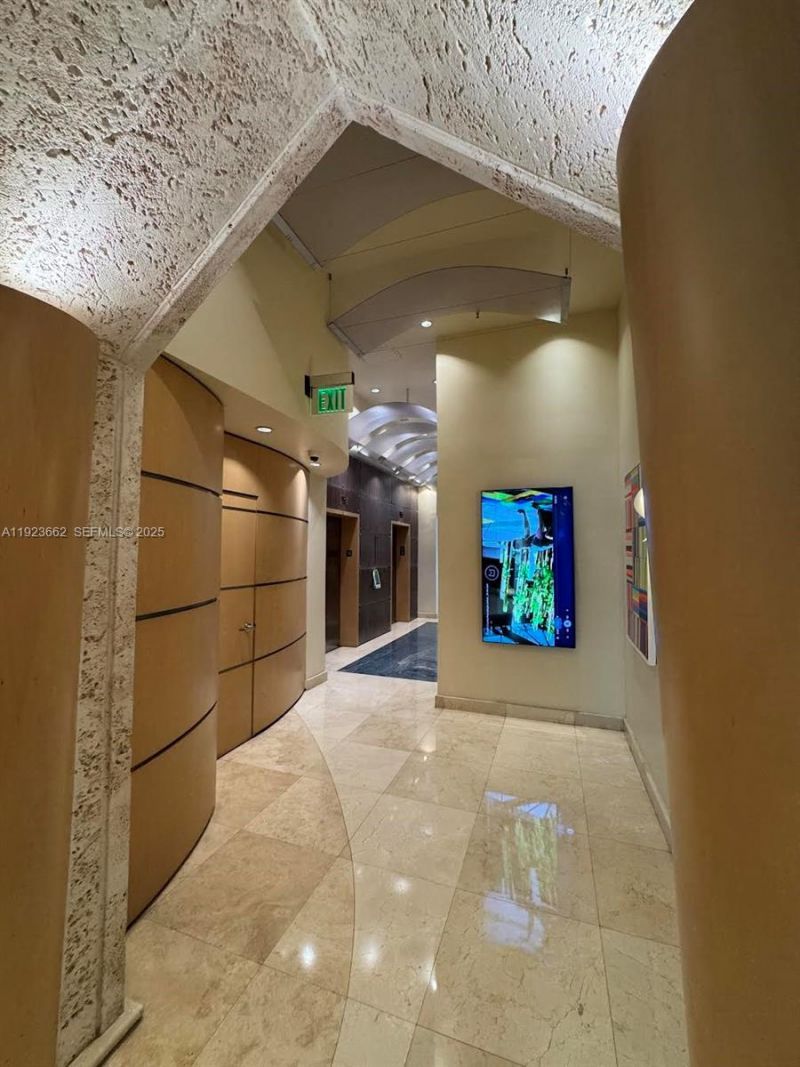 400 S Pointe Dr, Unit 1610, Miami Beach, FL 33139 Photo