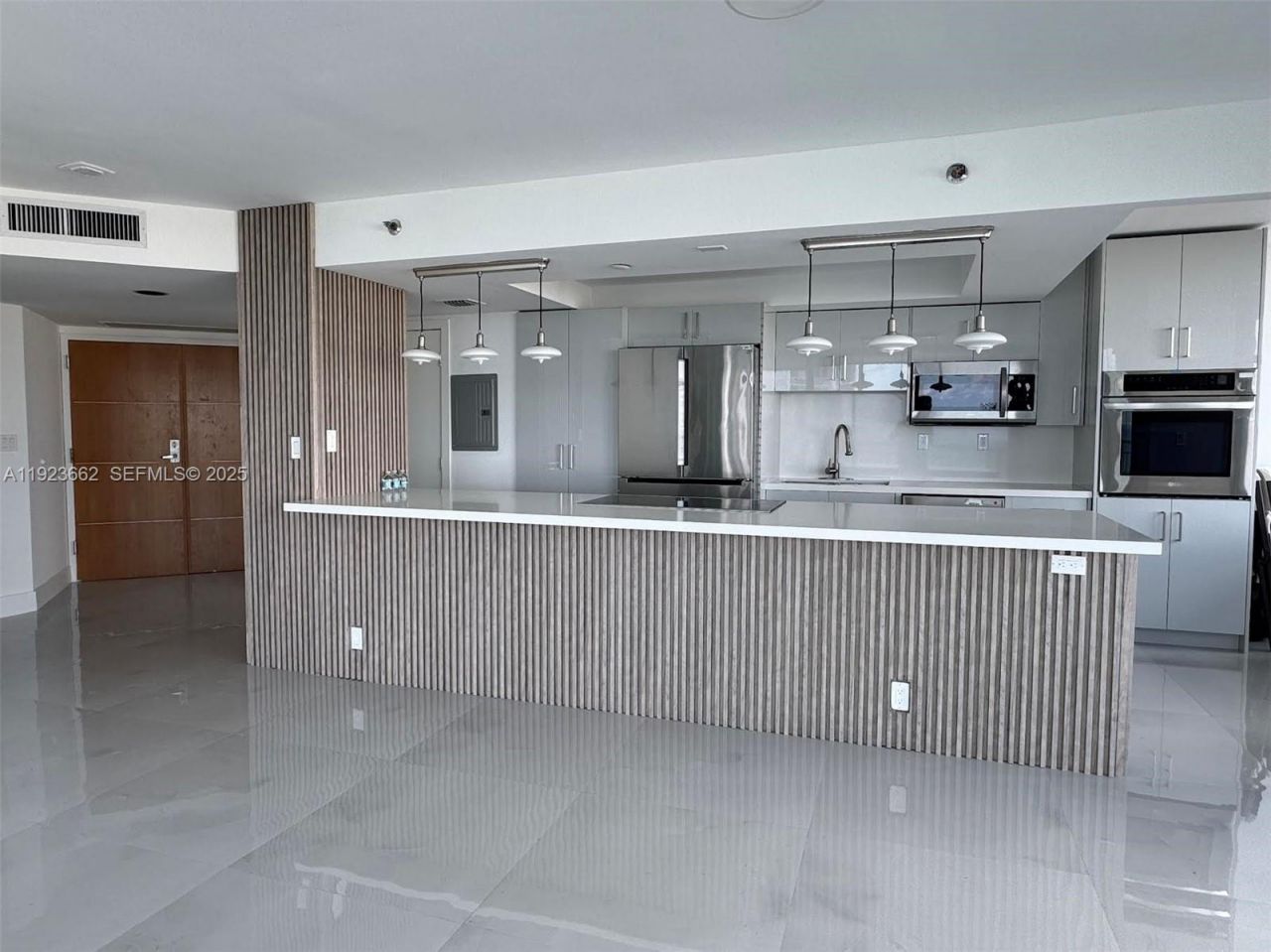 400 S Pointe Dr, Unit 1610, Miami Beach, FL 33139 Photo