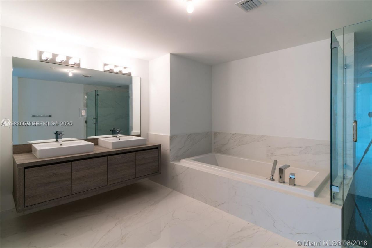 400 Sunny Isles Blvd, Unit 1019, Sunny Isles Beach, FL 33160 Photo