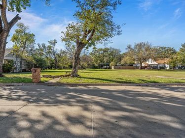 126 Athenia Drive, Fort Worth, TX 76114