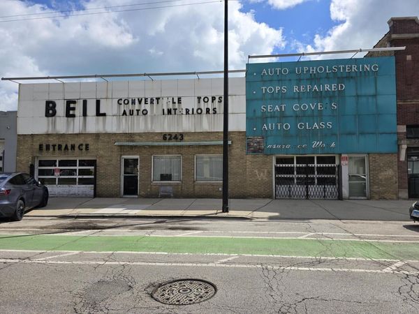 6247 N Clark Street, Chicago, IL 60660