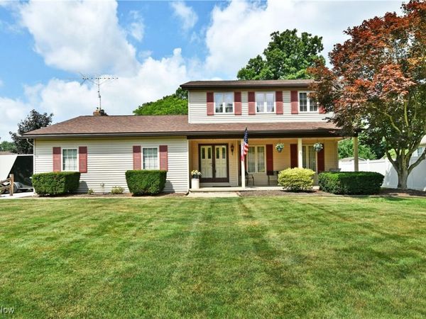 8518 Four Seasons Trail, Poland, OH 44514