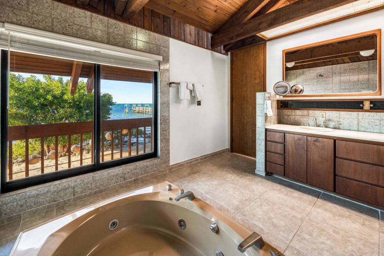 115 Windy Point Circle, Marathon, FL 33050 Photo