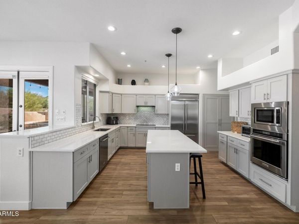 8056 E LARIAT Lane, Scottsdale, AZ 85255
