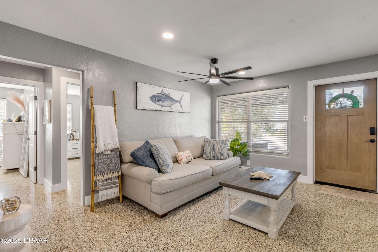 402 Lincoln Avenue, New Smyrna Beach, FL 32169 Photo