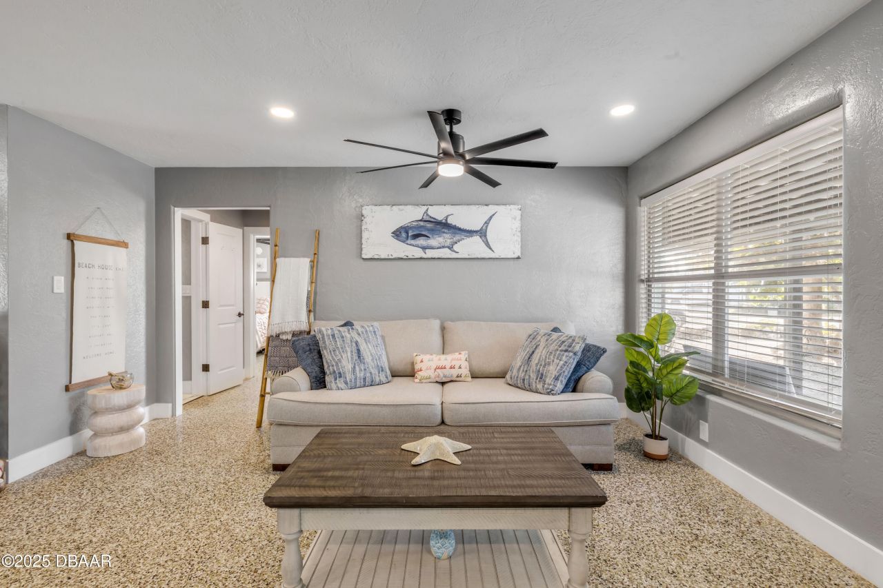 402 Lincoln Avenue, New Smyrna Beach, FL 32169 Photo