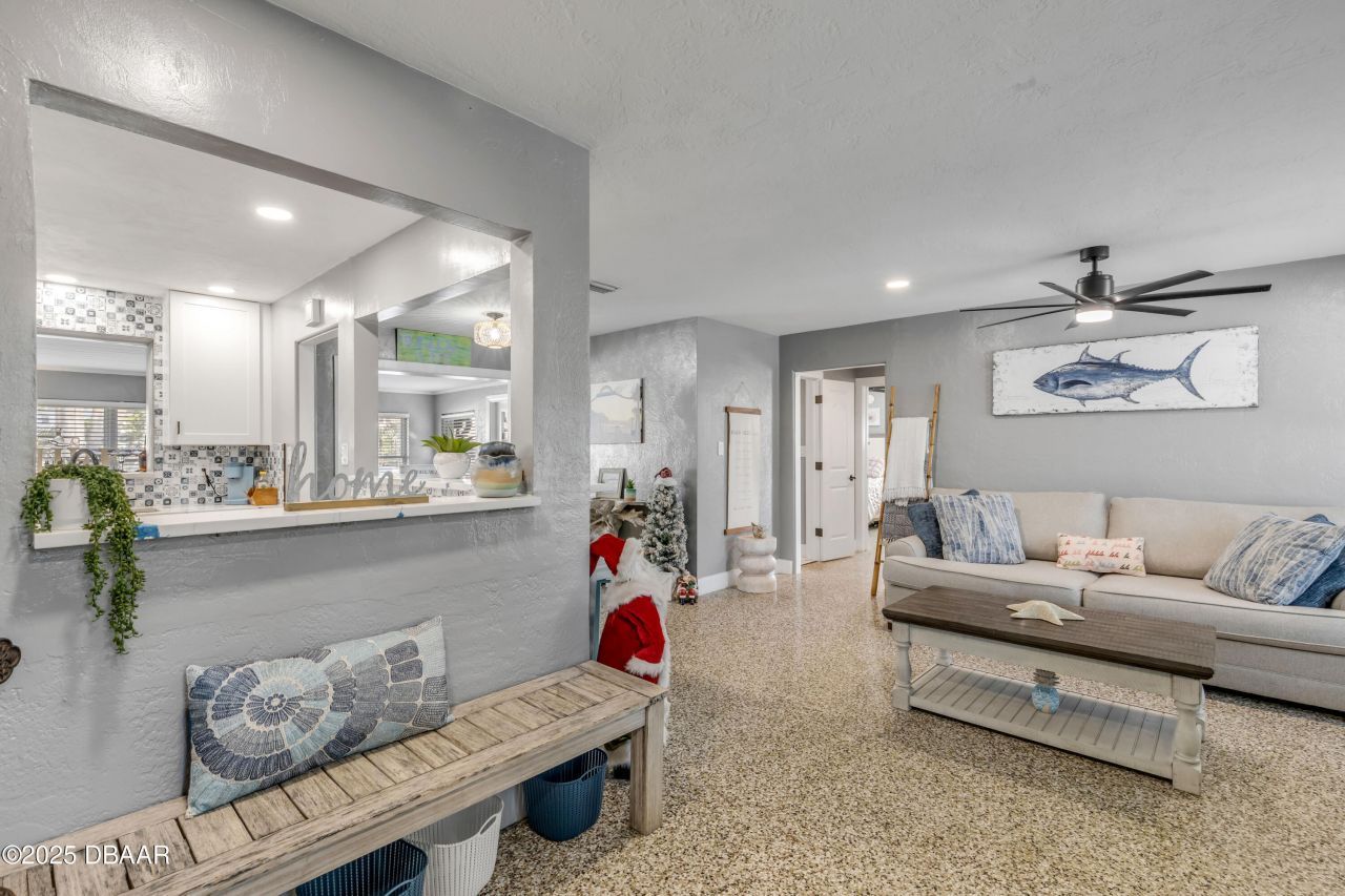 402 Lincoln Avenue, New Smyrna Beach, FL 32169 Photo