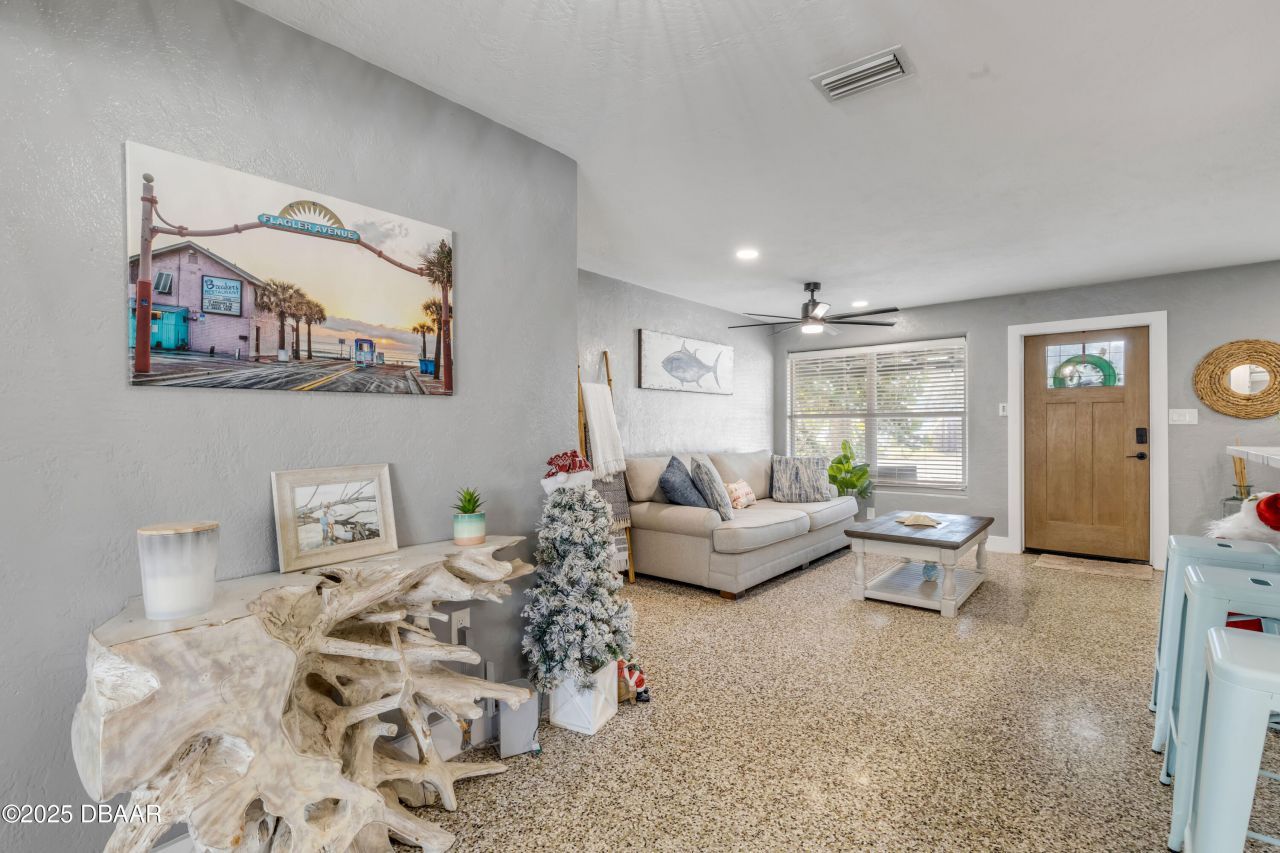 402 Lincoln Avenue, New Smyrna Beach, FL 32169 Photo