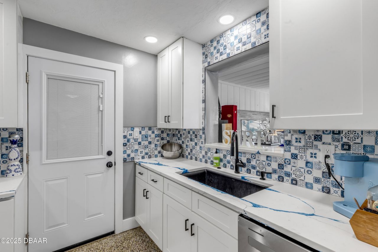 402 Lincoln Avenue, New Smyrna Beach, FL 32169 Photo