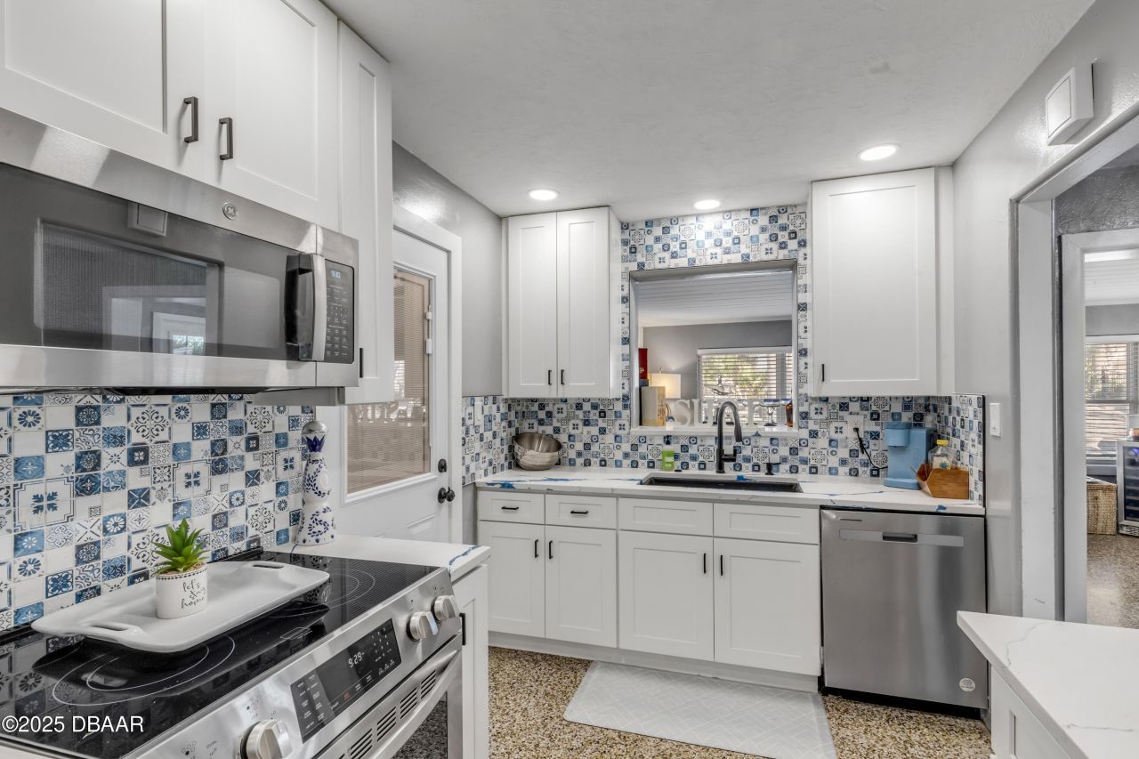 402 Lincoln Avenue, New Smyrna Beach, FL 32169 Photo