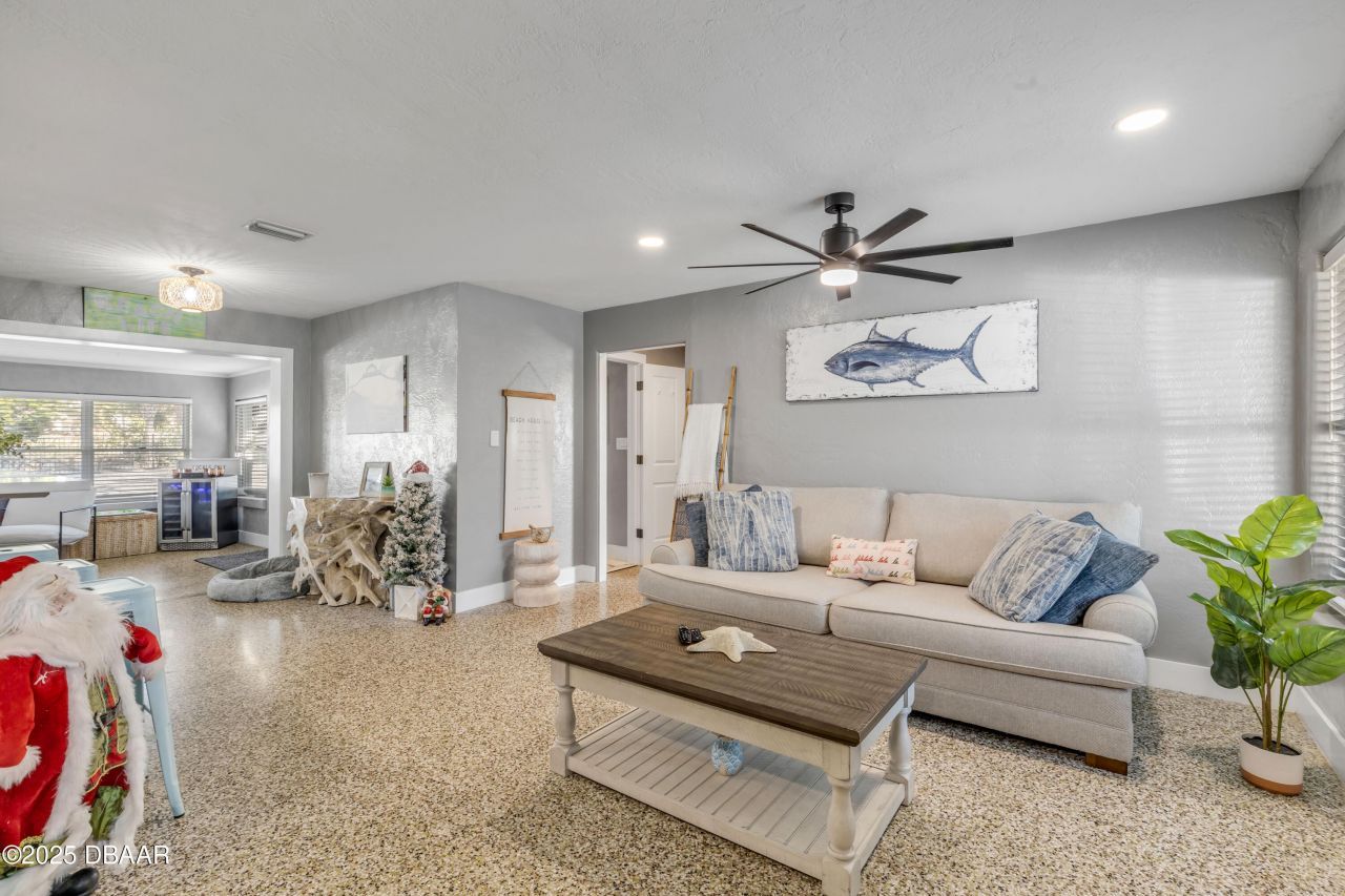 402 Lincoln Avenue, New Smyrna Beach, FL 32169 Photo