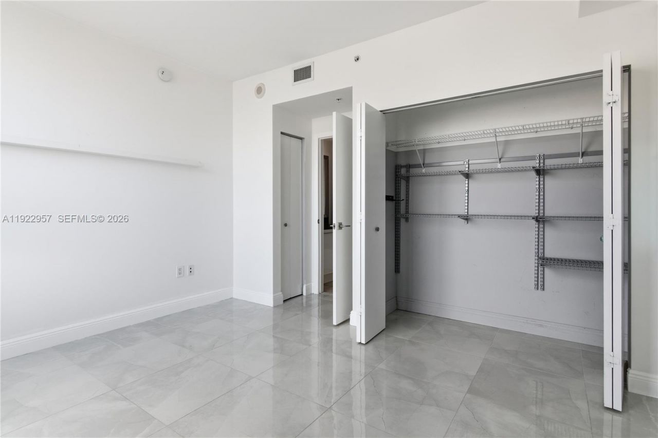 90 SW 3rd St, Unit 2408, Miami, FL 33130 Photo
