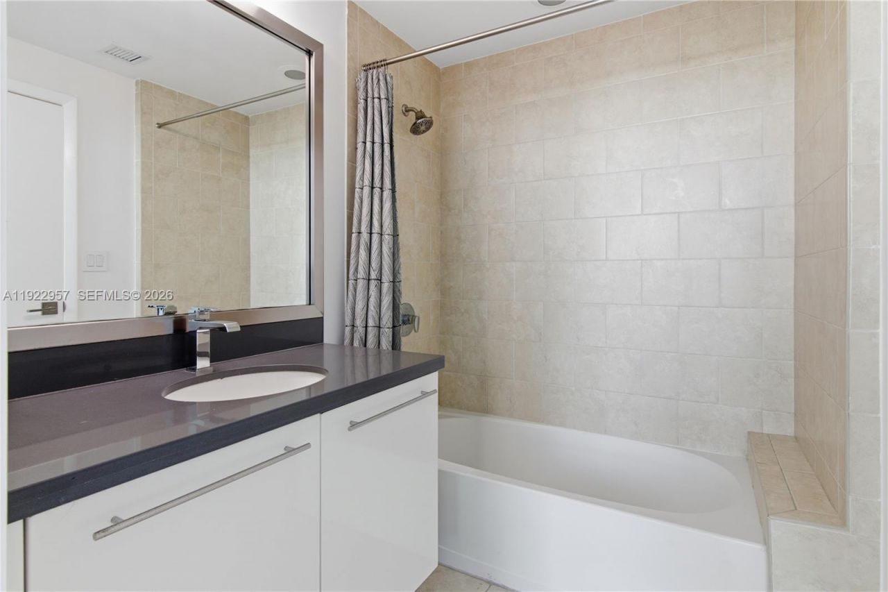 90 SW 3rd St, Unit 2408, Miami, FL 33130 Photo