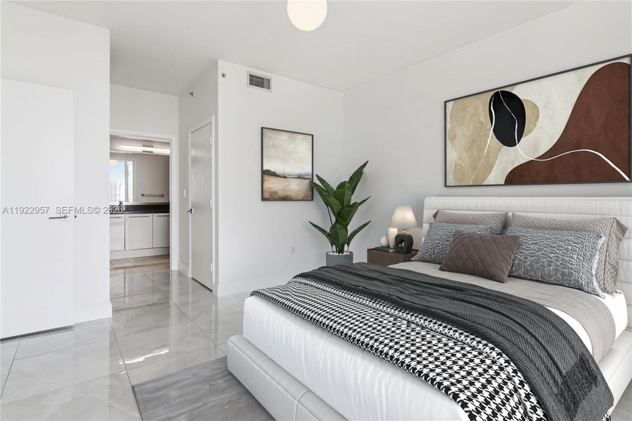 90 SW 3rd St, Unit 2408, Miami, FL 33130 Photo