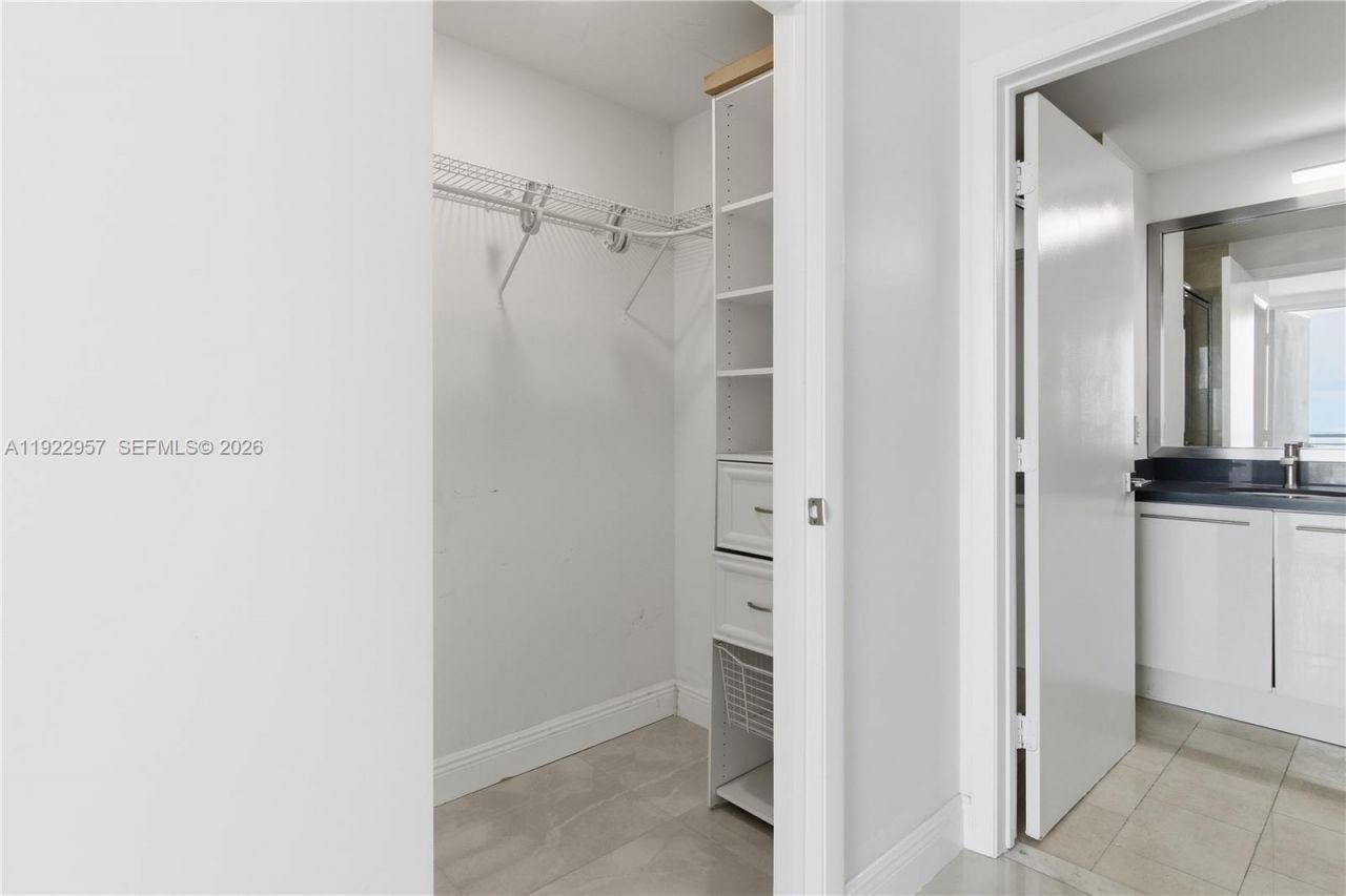 90 SW 3rd St, Unit 2408, Miami, FL 33130 Photo