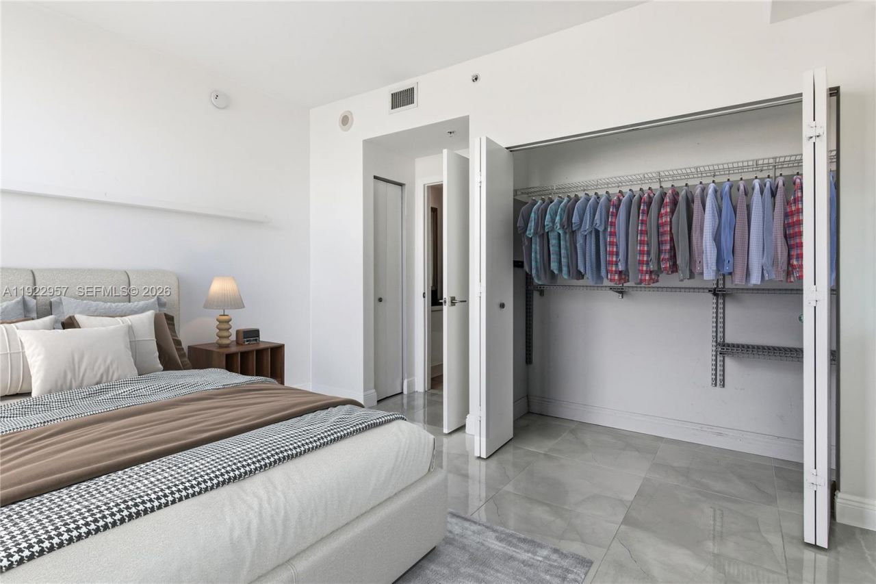 90 SW 3rd St, Unit 2408, Miami, FL 33130 Photo